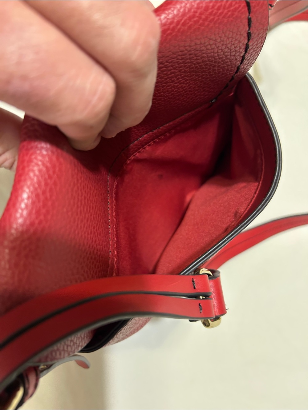 Liz Claiborne Red Pebbled Leather Crossbody Bag - Picture 5 of 11